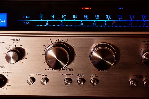 détail d'ampli-tuner Akai AA930