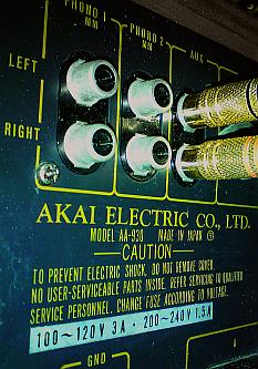 Informations de l'ampli-préampli-tuner intégré Vintage AKAI AA930 informations techniques AKAI AA930