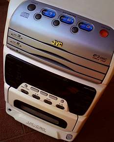 mini-chaîne JVC en plastique