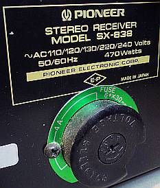 consommation et fusible à l'arrière du PIONEER SX-838 Pioneer SX838 consommation