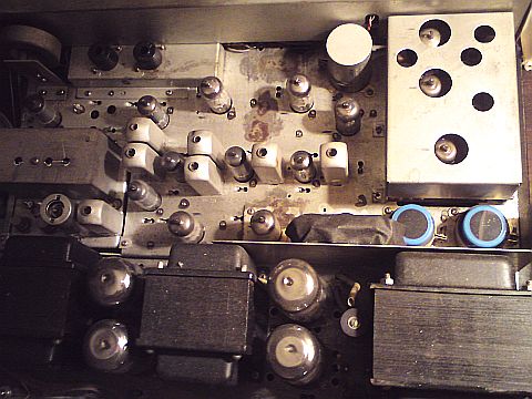 détail d'ampli-tuner Sansui 1000a